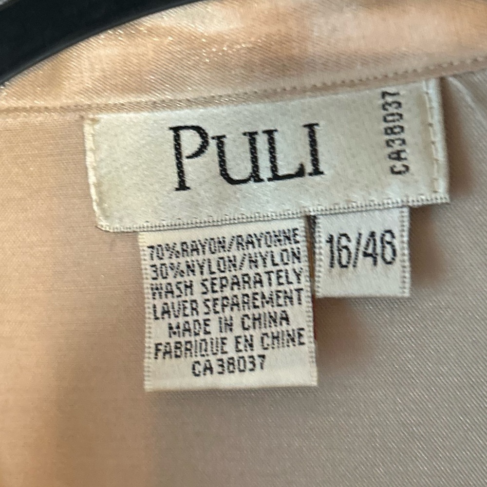✌️4 for $20✌️ Shimmery satiny Puli blouse - Picture 9 of 14